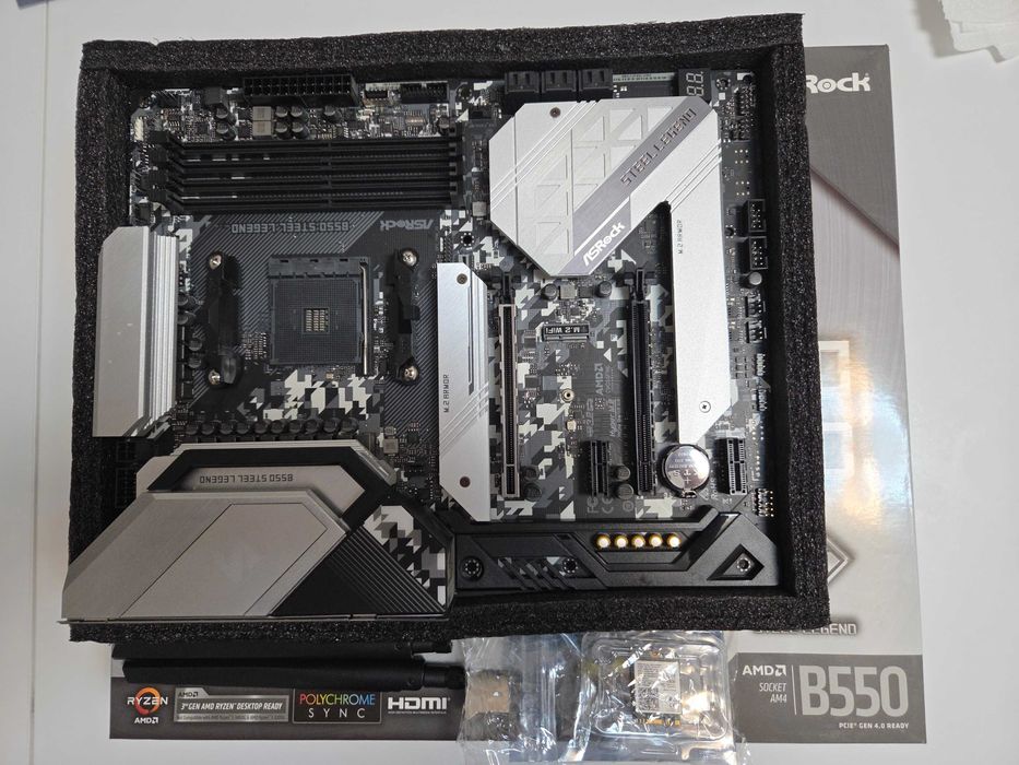 ASRock B550 Steel Legend/ Crucial 16GB DDR4 4400Mhz / Samsung 500GB M2