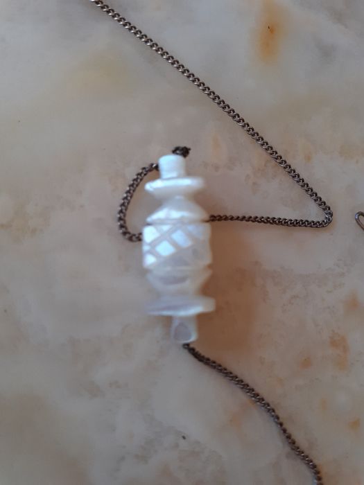 Сребърно колие със седеф