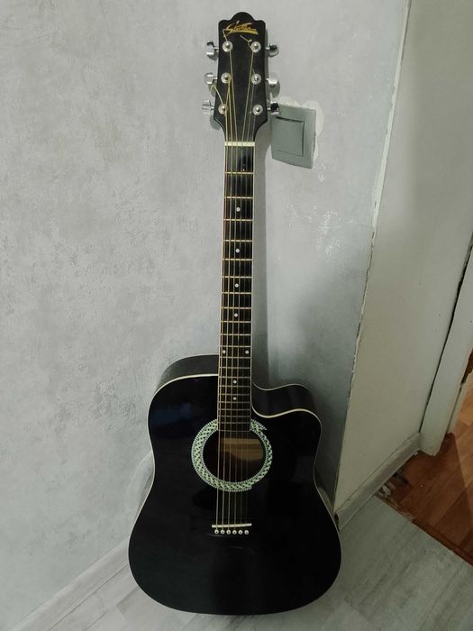 Продам гитару фирма Starsun