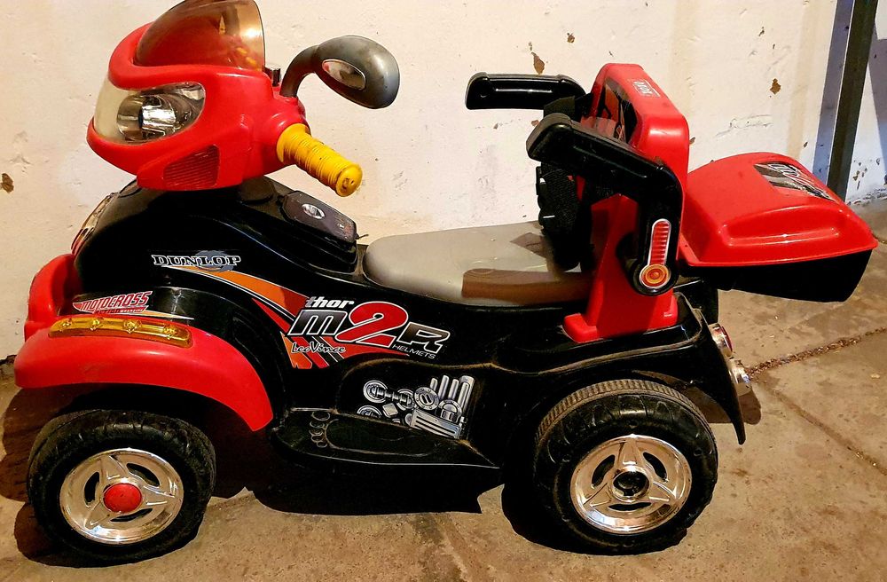 Детский электромобиль