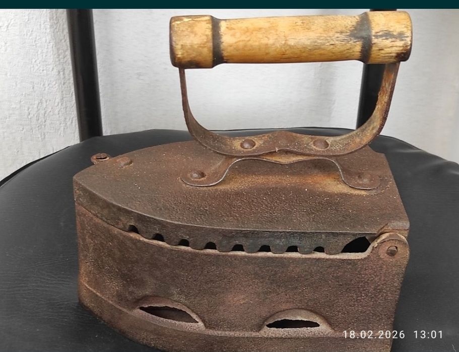 Старинный утюг Светильник и инструмент сапожника