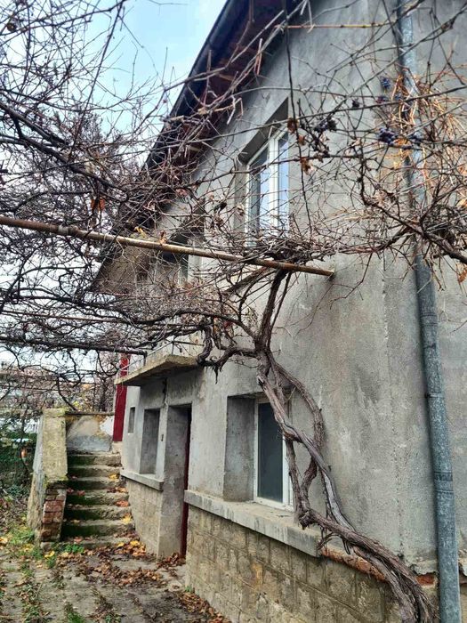 Етаж от къща в гр.Кюстендил широк център