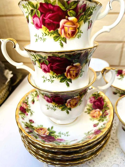 ROYAL ALBERT красив двоен сет от костен порцелан от Англия