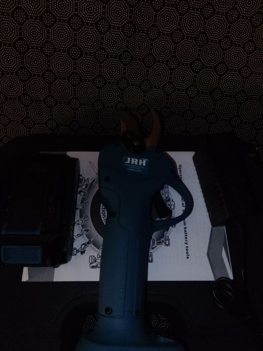 Foarfeca curățat pomi vita de vie cu acumulatori