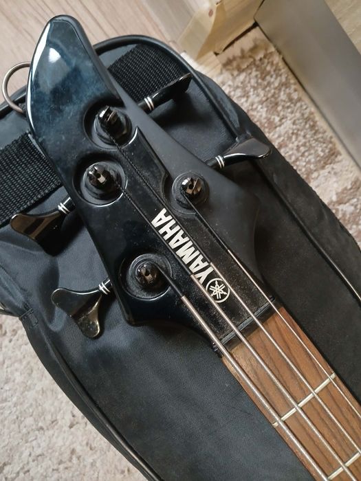Chitară electrica YAMAHA RBX374
