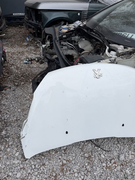 Преден капак за Peugeot 208