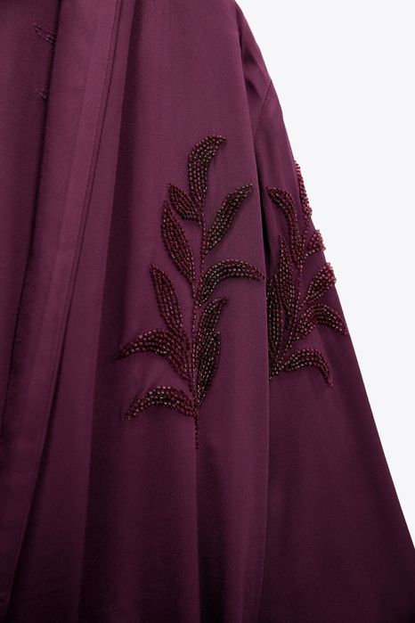 Zara чисто нов сатениран комплект от две части с бродерия и мъниста