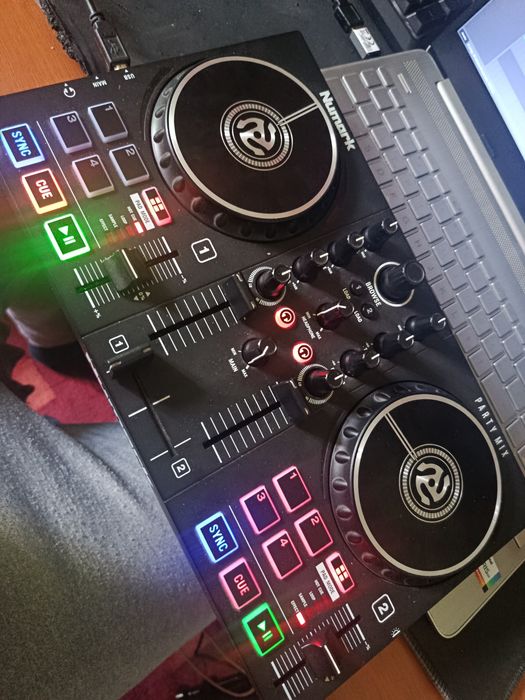 Vând sau schimb consola dj