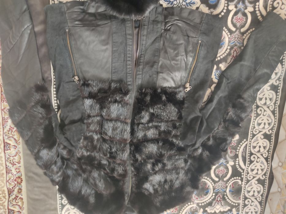 Продается замшево- кожаная норковая куртка с прочными замками