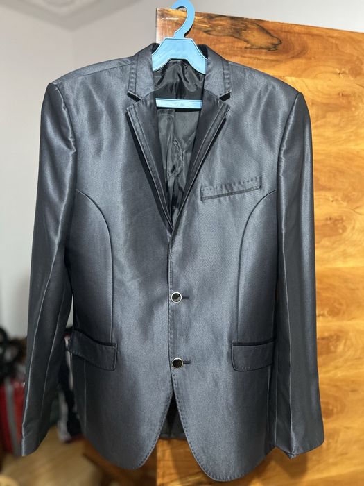 Costum pentru bărbat si lucios