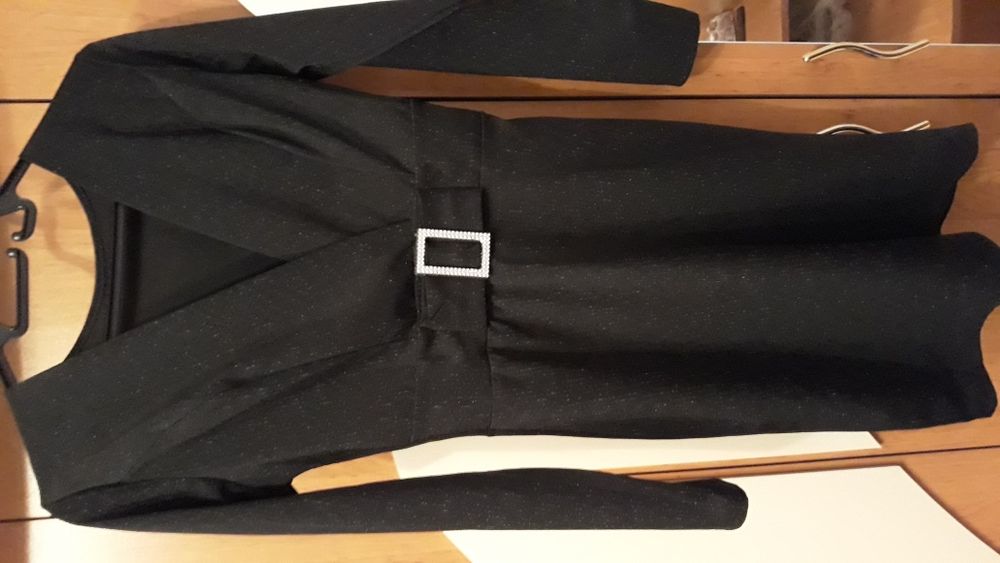 Черна елегантна рокля