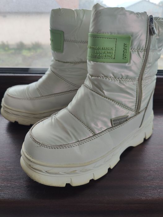 Продам зимние сапоги на девочку