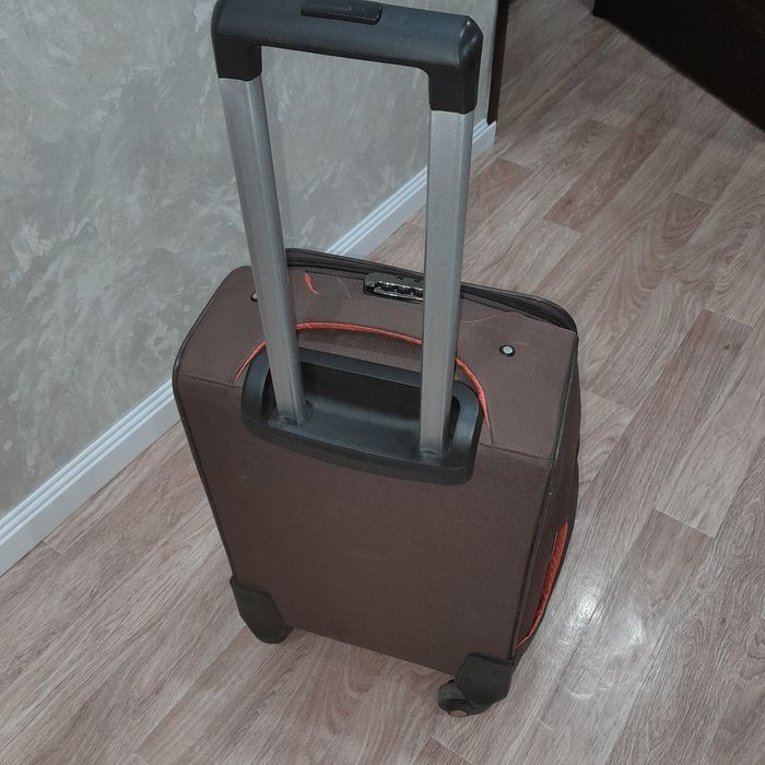 Продаётся чемодан