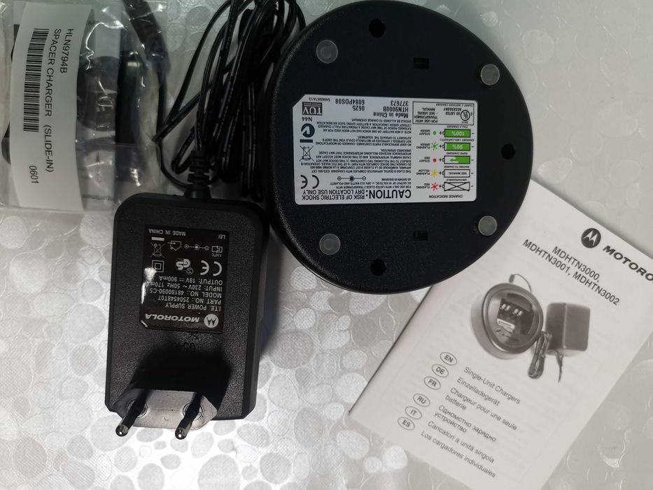 vand incarcator statie portabila MOTOROLA in cutia originala - NOU