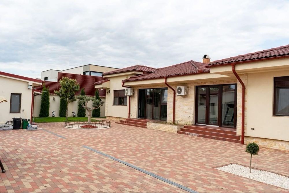 Ofer spre vanzare o vila moderna de lux zona Str. Dara