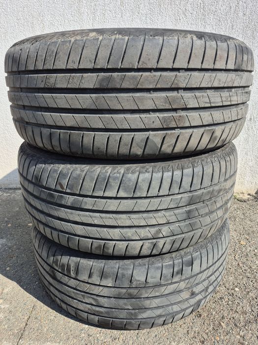 Vand 3 Anvelope BRIDGESTONE ,dimensiunea 235/55/17,99w,TURANZA,T005