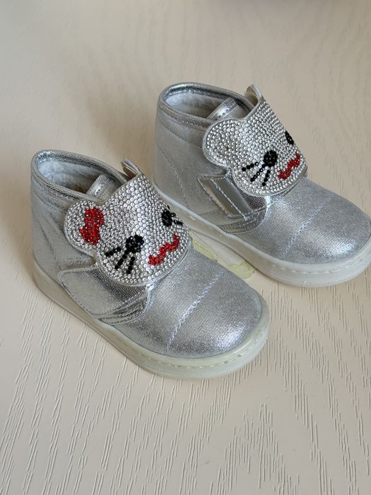 Новые ботинки для девочки