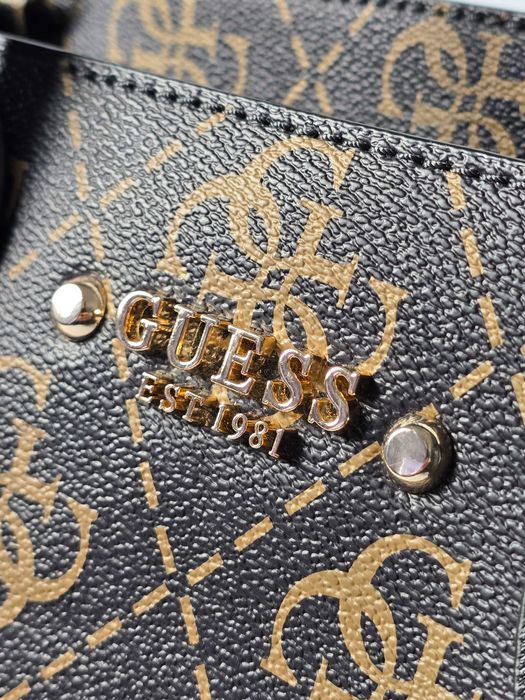 Чанта с къферче Guess