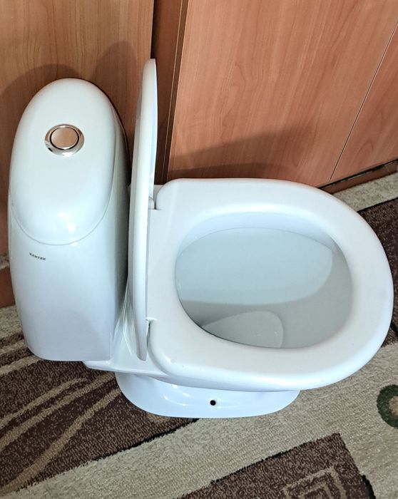 Унитазы в сборе в отличном состоянии б/у.