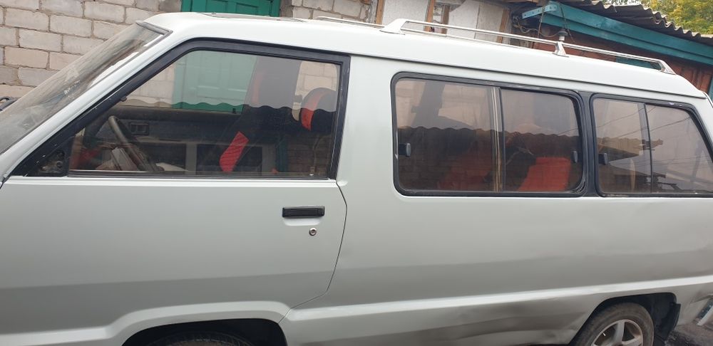Продам бус toyota model f