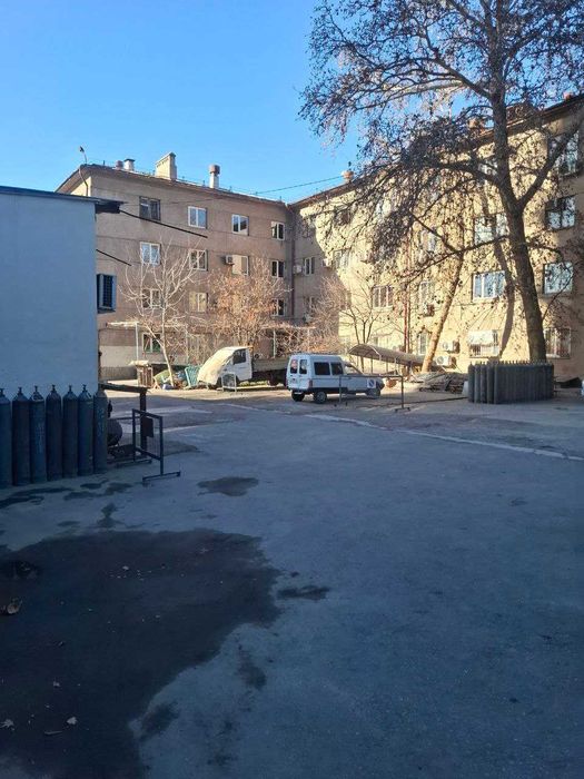 Продаётся земля с нежилым зданием
