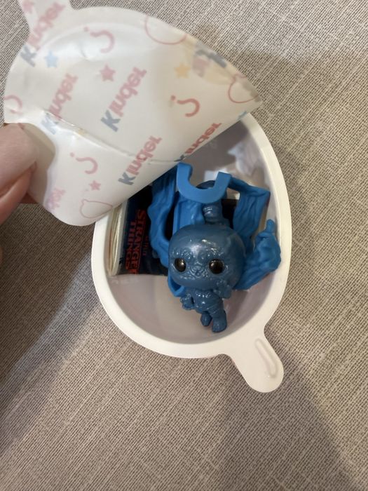 игрушки киндер очень странные дела, осд