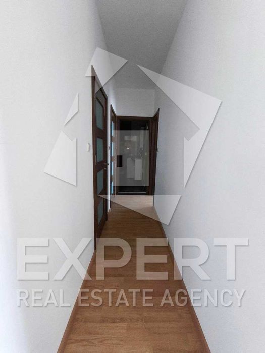 Слънчев двустаен апартамент с гараж в Бриз!