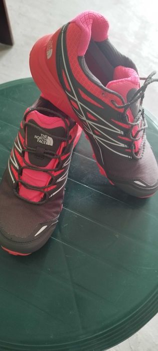 Нови дамски маратонки North Face