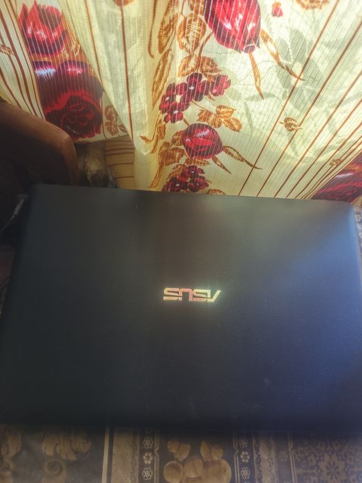 Ноутбук asus в идеальном состоянии с гарантией