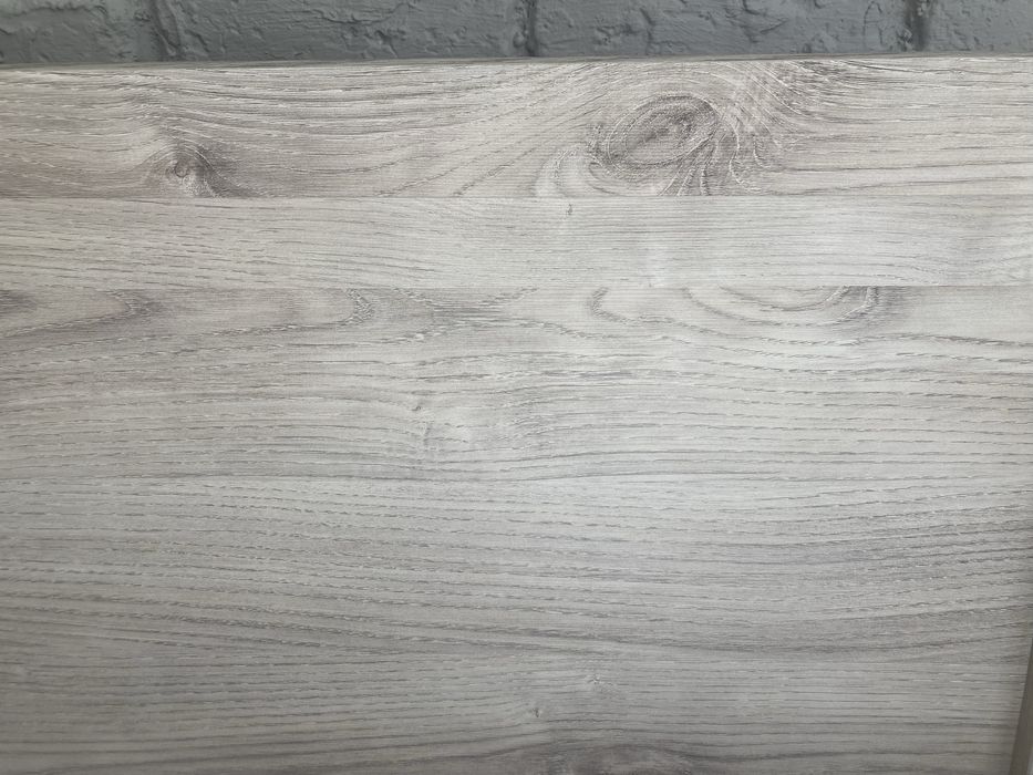 Кровать с матрацем и покрывалом