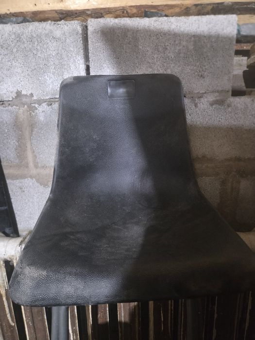 Продам стулья пластиковые