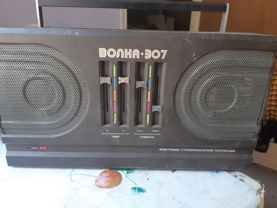 Радиоприемник, магнитофон, двд диски