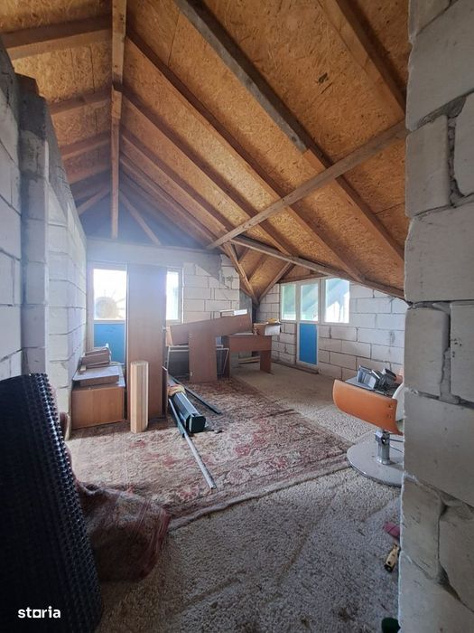 Vând casă  parter cu mansarda