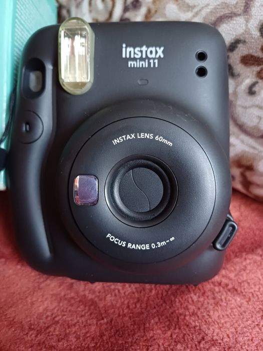 Продам в отличном состоянии instax mini 11