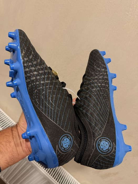 Ghete fotbal Under Armour Magnetico