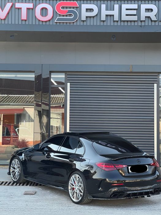 Mercedes-Benz c63 s e performance