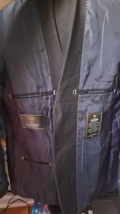 Подростковые мужские  костюмы чёрного и синего цвета 44 размера