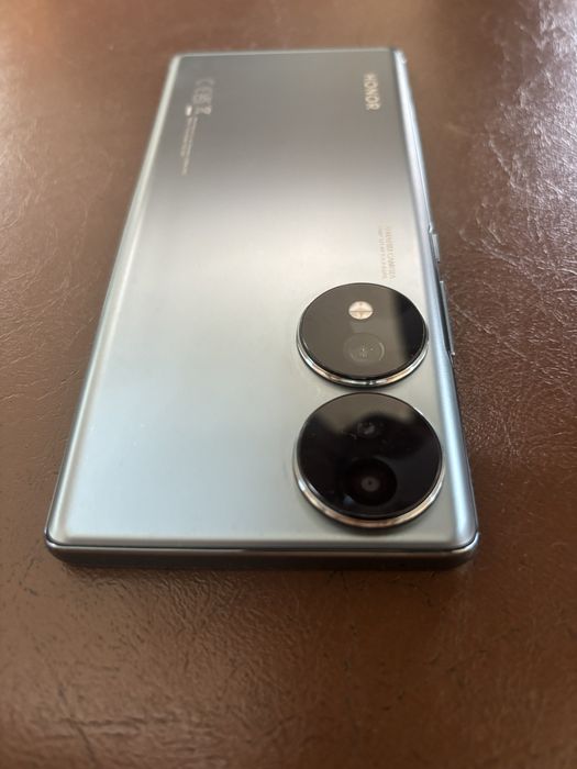 Продавам телефон Honor 70