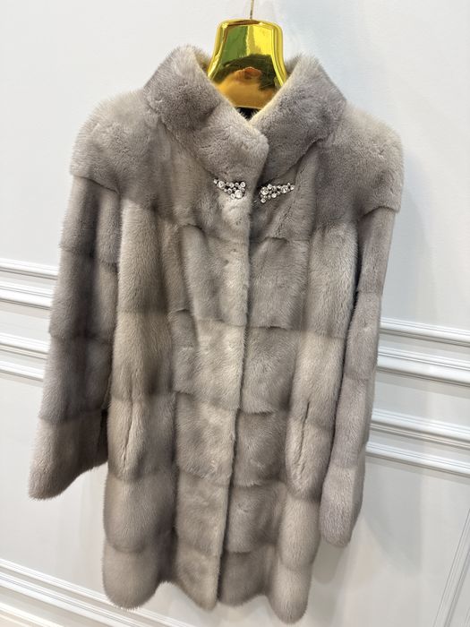 Продам норковую шубу, новая носила пару раз , в отличном состоянии