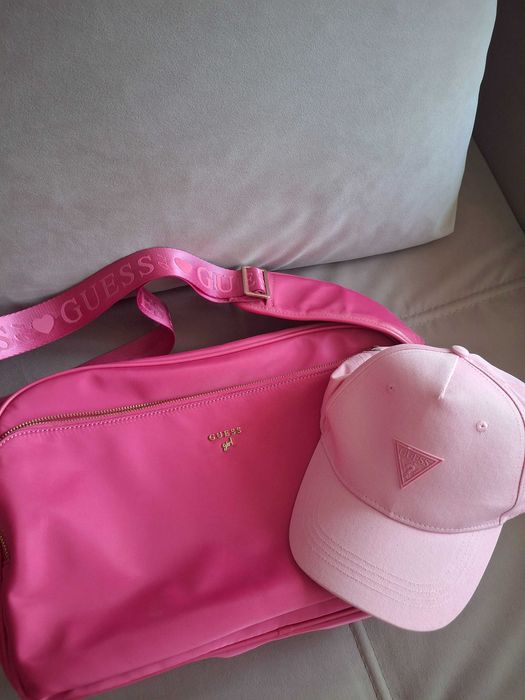 Нова шапка Guess