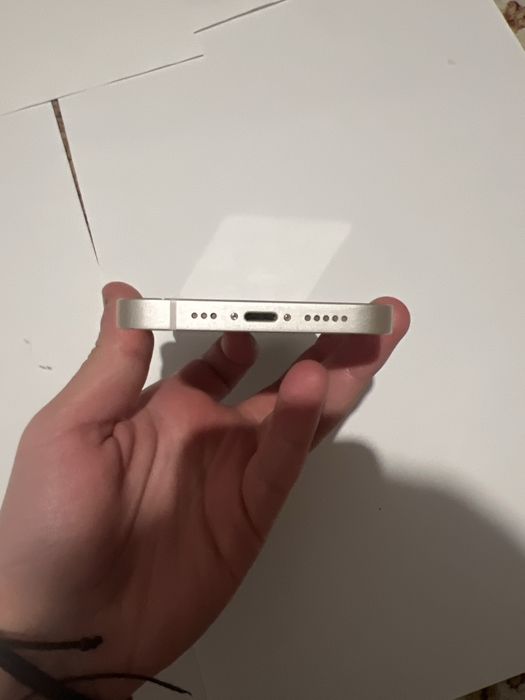 vand iphone 13 alb
