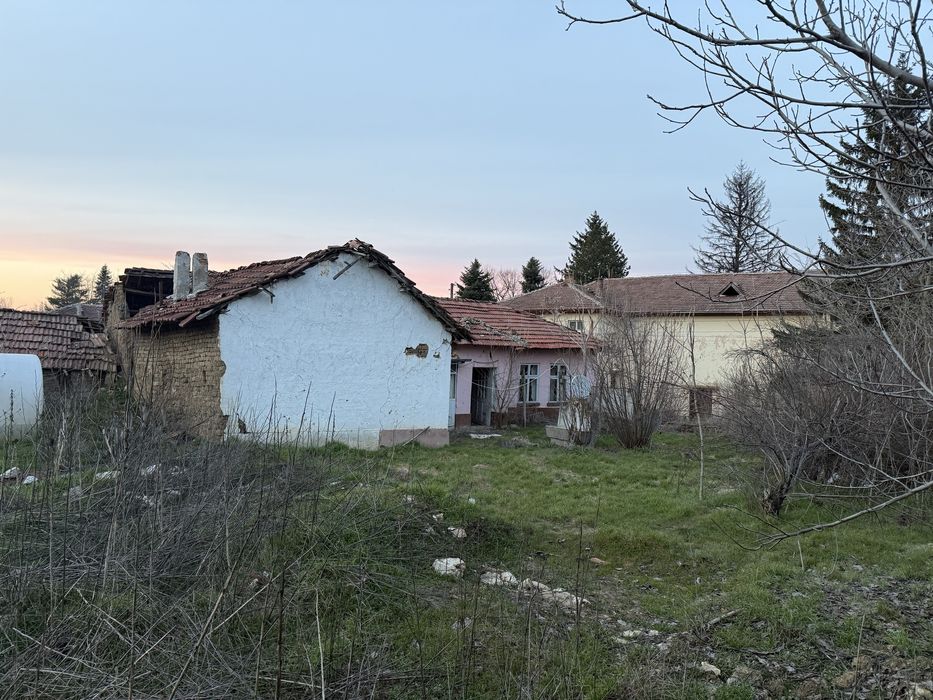 Къща в с.Дренов с голям двор