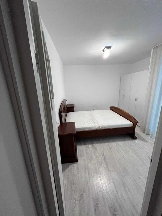 Închiriez apartament