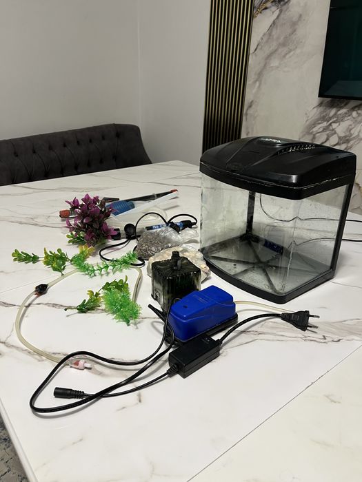 Продам аквариум с аксессуарами