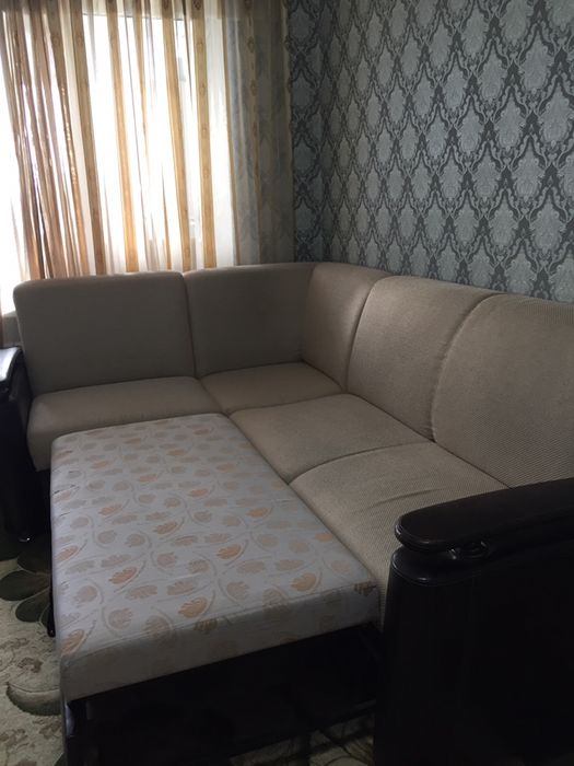 Уголок мягкий ,раскладывается !