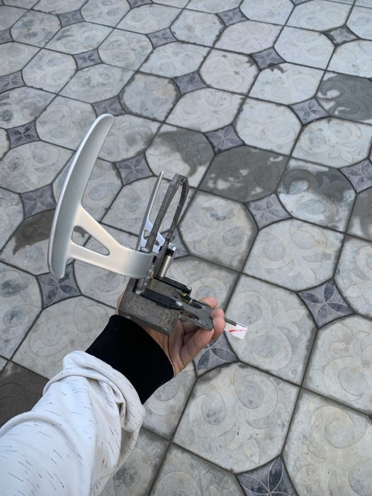 Лепестки на Mitsubishi