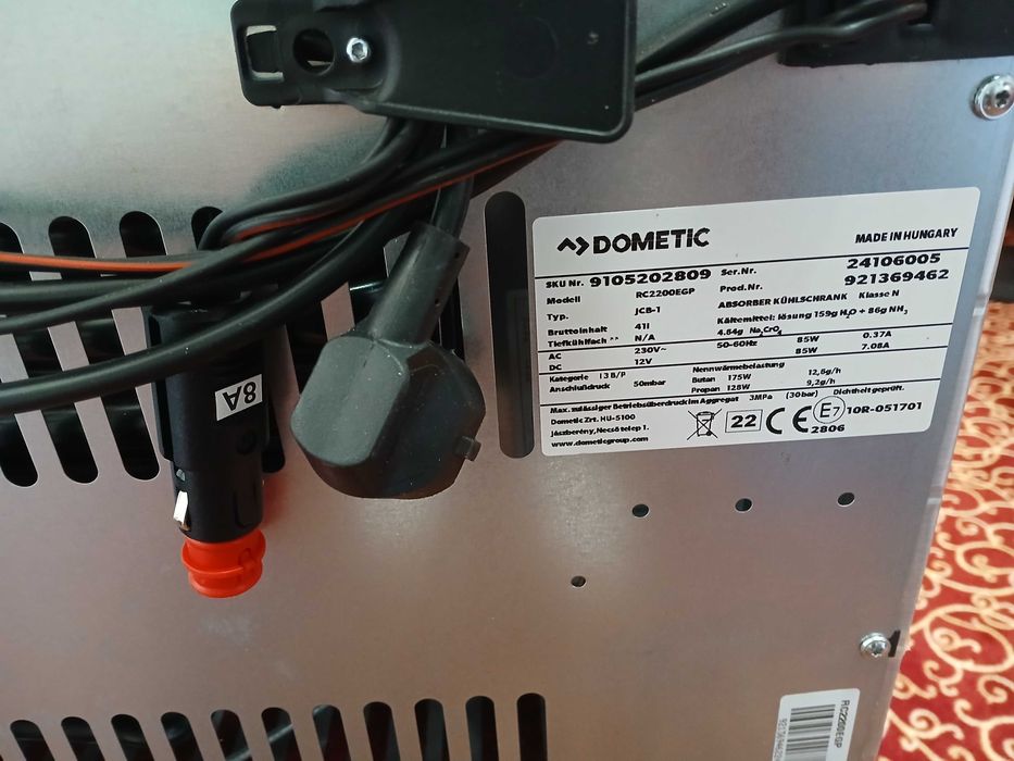 Хладилник на газ  12,220v