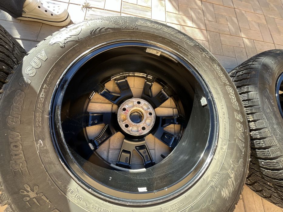 Комплект зимних резин с дисками 235/65/17