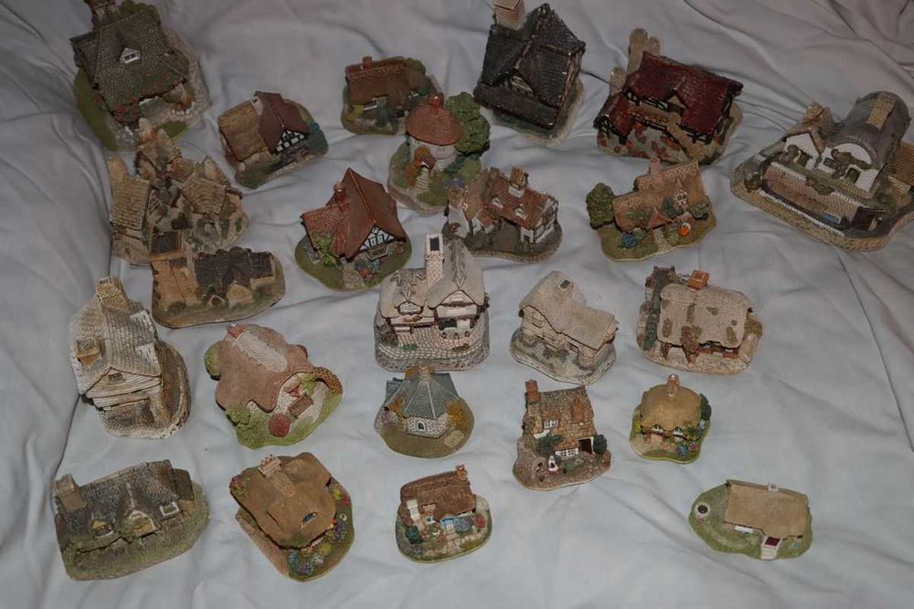 Прекрасна колекция ръчно изработени английски къщички David Winter