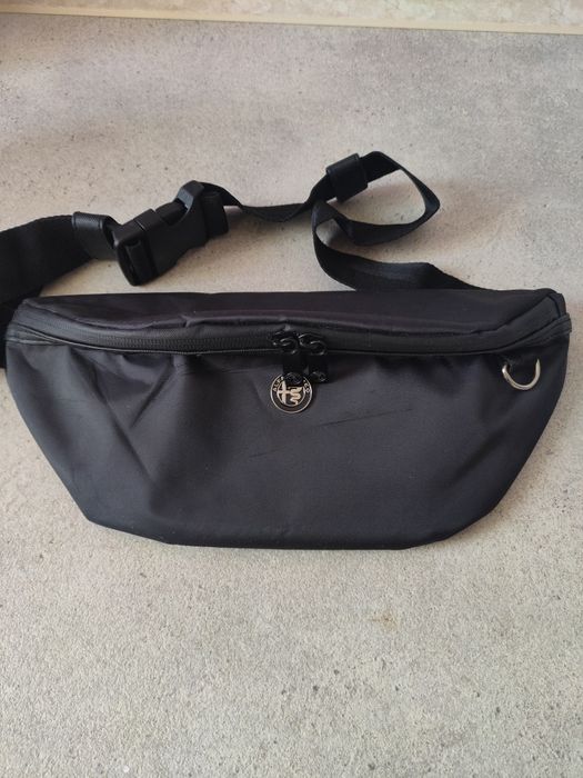 Чантичка за кръста "Fanny pack" Алфа Ромео